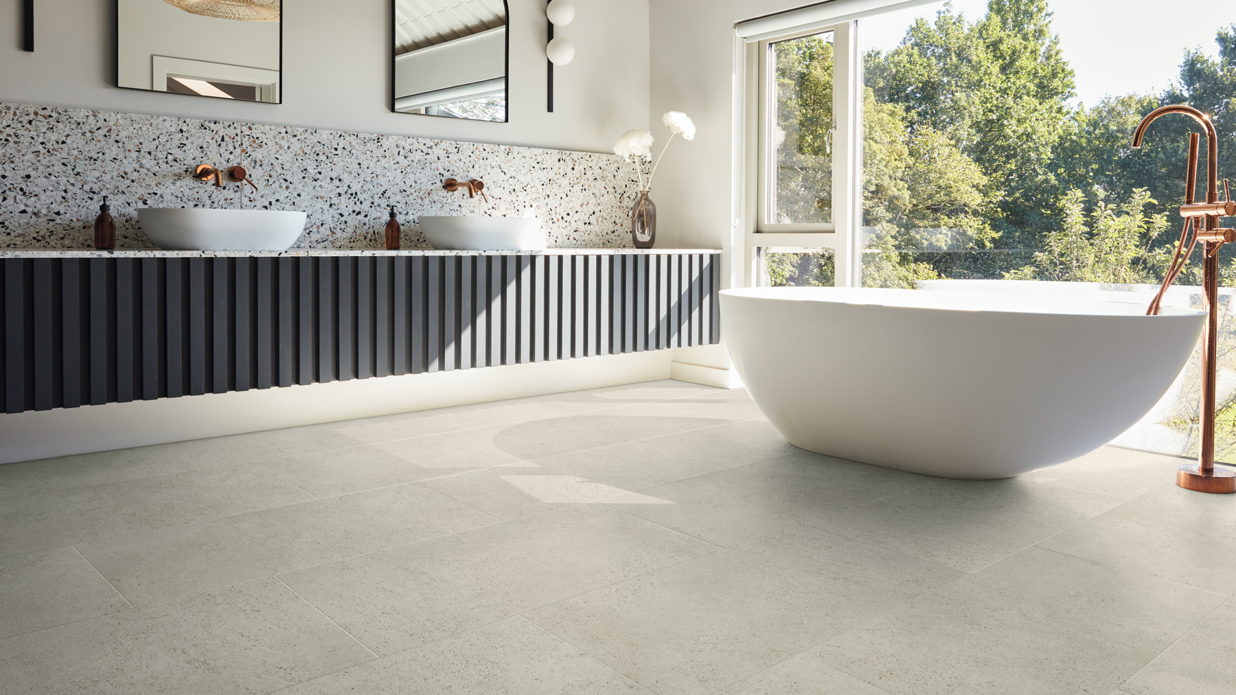 Bathroom with Art Select gluedown LM39 | rigid core AKT-LM39