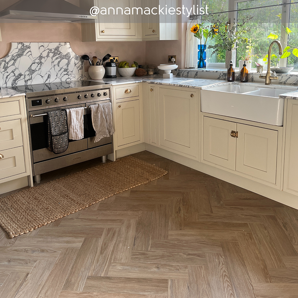 Karndean Designflooring Hayfield Oak wood flooring in a kitchen